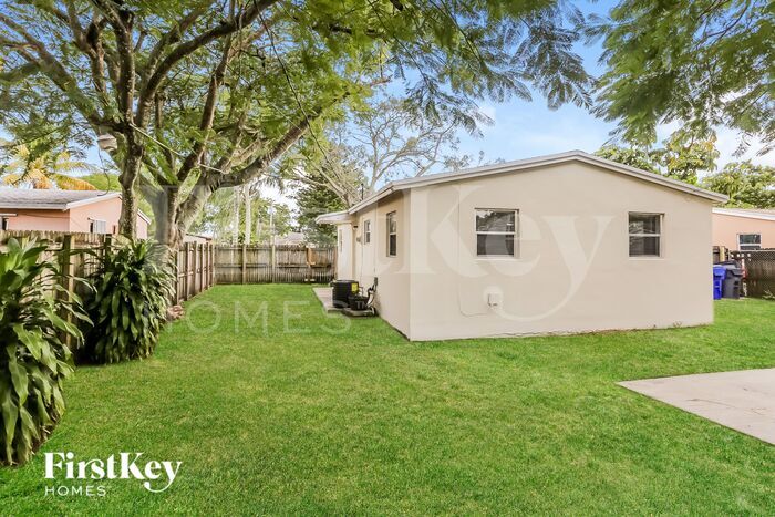 Building Photo - 1530 N 68th Ave