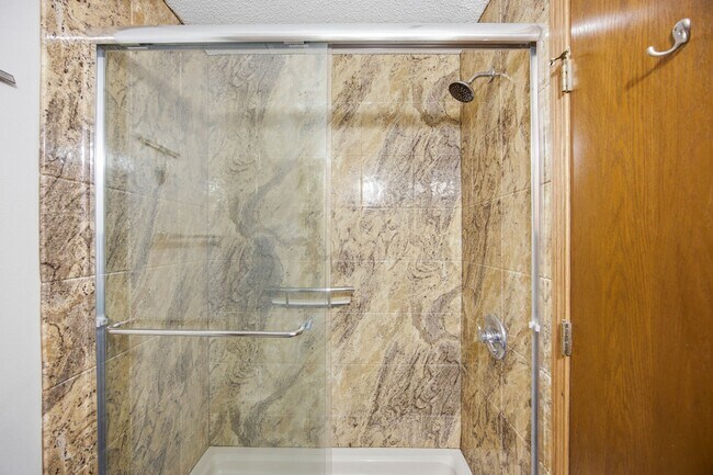 Building Photo - Ankeny Condo for Rent