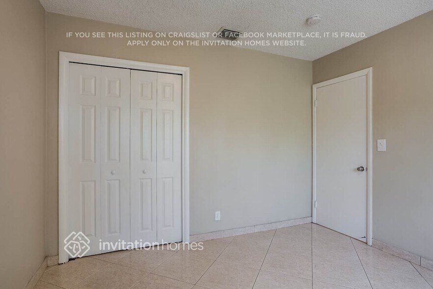 Building Photo - 1313 N Park Rd