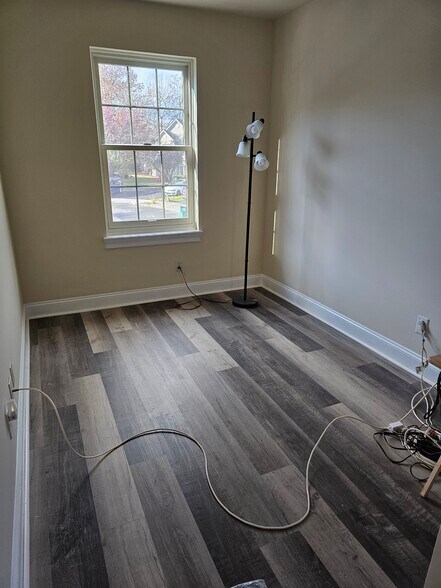 Building Photo - 17 Troy Ln