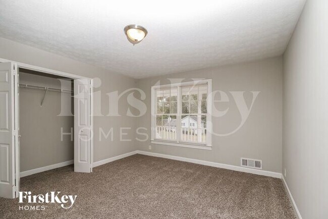 Building Photo - 5224 Parkside Dr SE