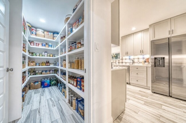 Building Photo - 5911 Dawnridge Dr