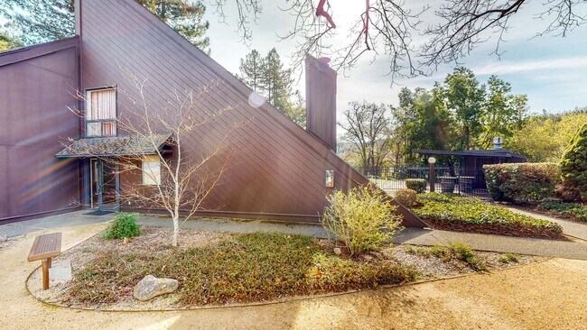 Building Photo - PURE Property Management Presents: Beautiful 3 Bedroom/2 Bath in Santa Rosa!