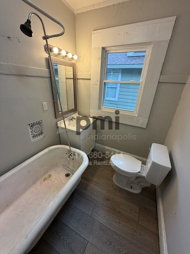 Building Photo - 3502 N Kenwood Ave