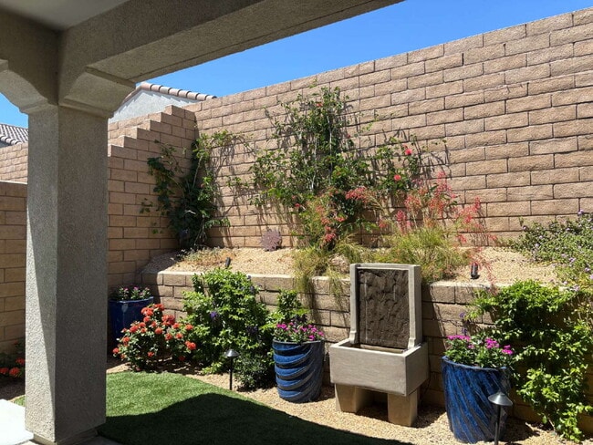 Building Photo - Stylish 2-Bedroom Oasis Domani, Residents ...