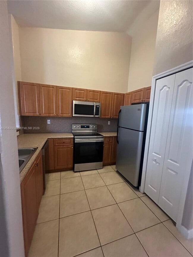 Building Photo - 1656 SE 29th Ct