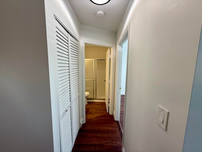 Building Photo - 9503 Boca Cove Cir