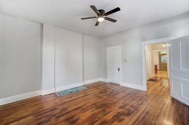 Building Photo - 2364 Victor St