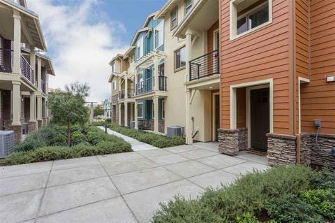 Building Photo - Beautiful Brand New Townhome in Sage Community