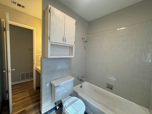 Building Photo - Large lot in Southern Hills....