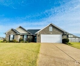 Building Photo - Where style meets comfort