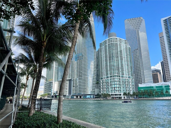 Building Photo - 300 S Biscayne Blvd