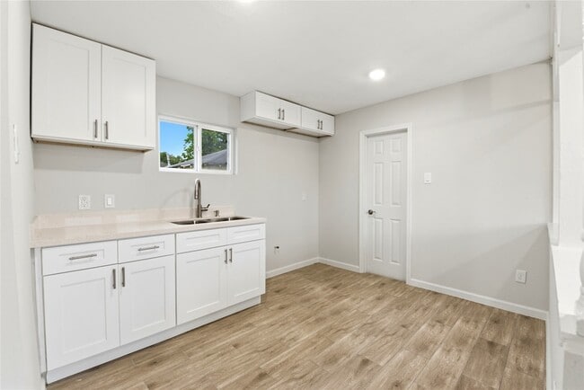 Building Photo - 7010 Brownsville St