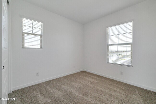 Building Photo - 4017 E Amoroso Dr