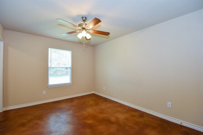 Building Photo - 1107 Parkhurst Ave