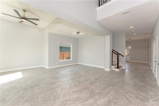 Building Photo - 1711 Lago Delton