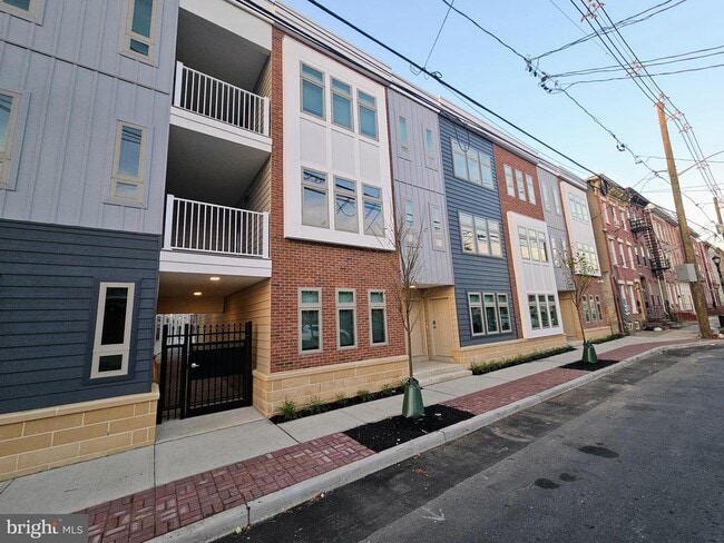 Building Photo - 200 Hamilton Ave