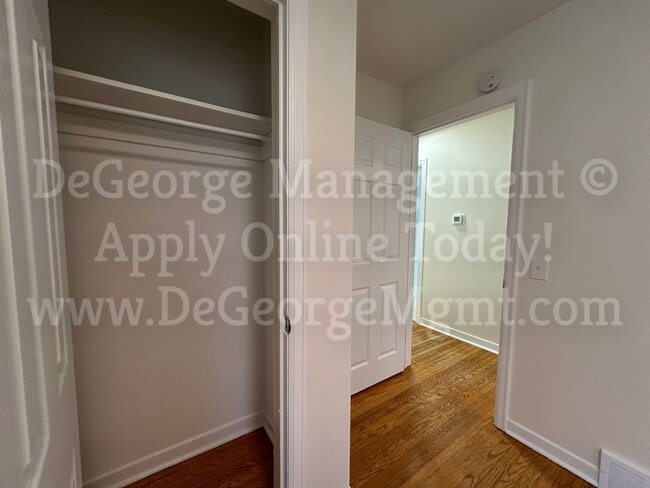 Building Photo - Gorgeous Spacious 4 Bedroom 1.5 Bath Singl...