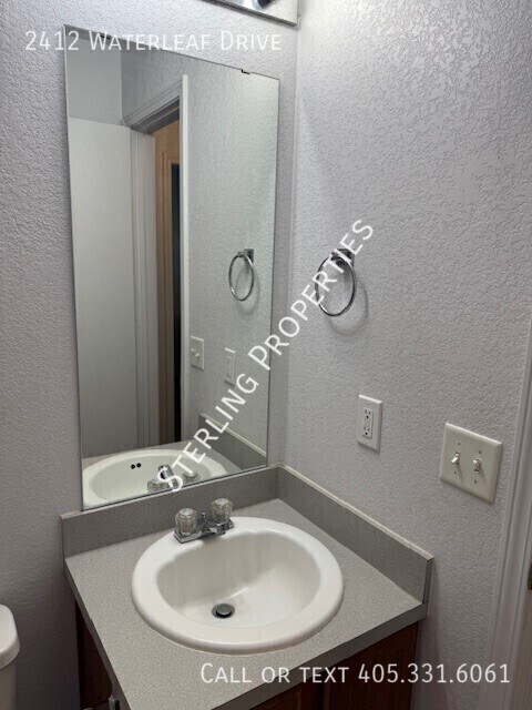 Building Photo - 2412 Waterleaf Dr