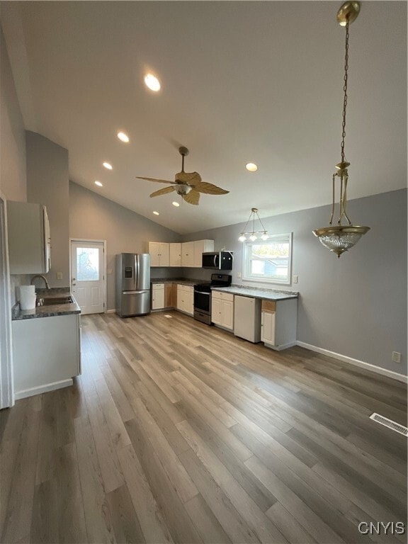 Building Photo - 110 Division St E