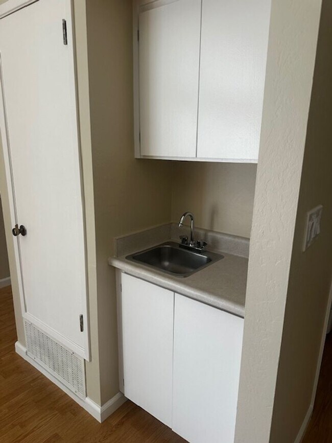 Building Photo - Beautifully remodeled 2 bedroom & 1 bath unit in the heart of Concord