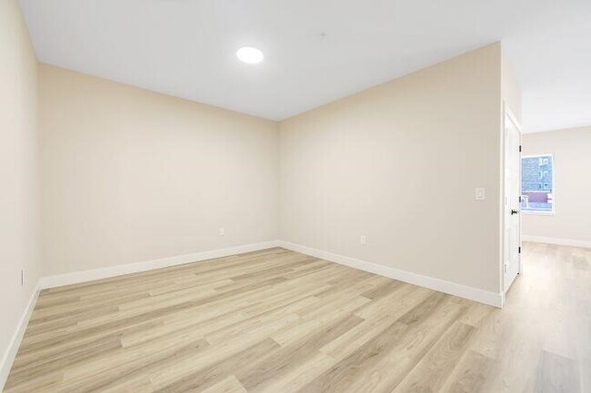 Building Photo - 304 61st St