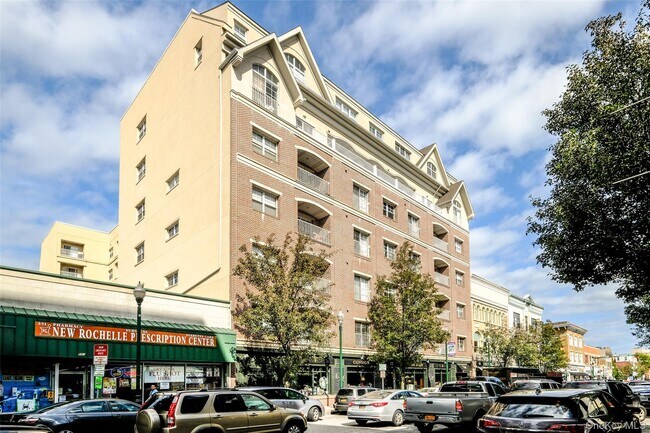 Building Photo - 543 Main St