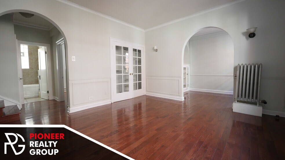 Building Photo - 546 W Surf St