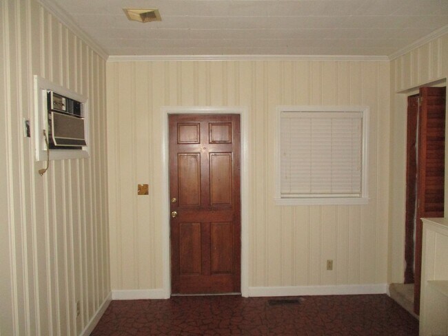 Building Photo - 1020 E Edgewater Dr