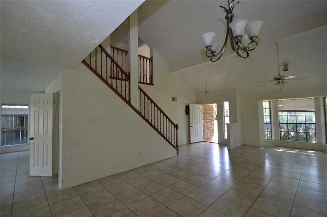 Building Photo - 12410 Meadow Briar Dr