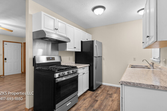 Kitchen/Dining - 2224 W Bodeb St