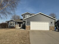 Building Photo - Single Family 3-bedroom 3 Bath Home