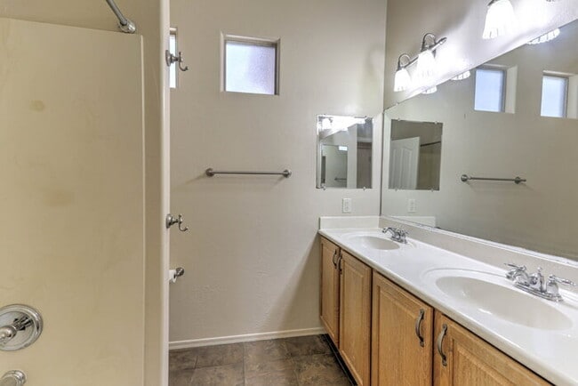 Building Photo - ***800.00 Move-in Credit**** Rancho Sahuarita Gated Community