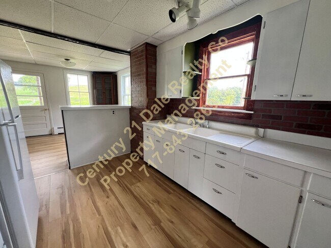 Building Photo - 1350 Craley Rd