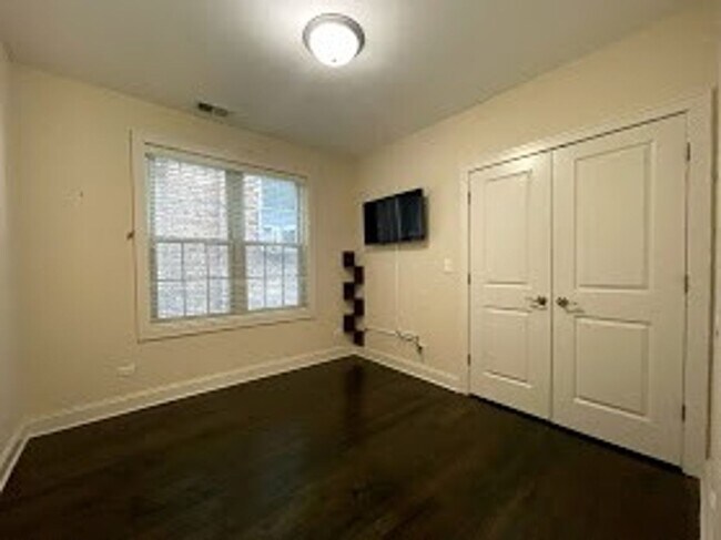 Building Photo - 2834 N Ridgeway