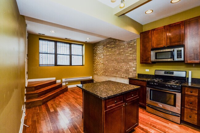 Building Photo - 2046 W Hood Ave
