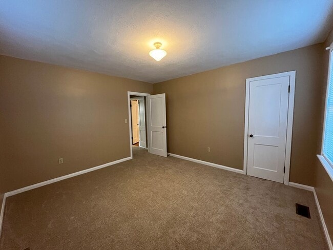 Building Photo - Charming Brick House off Fort Avenue