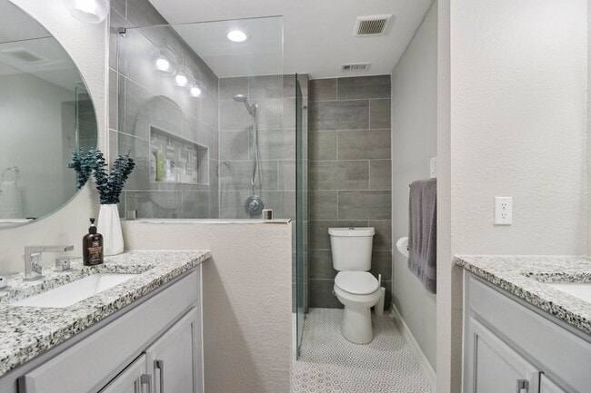 Building Photo - Beautifully Renovated Home with a Large Yard