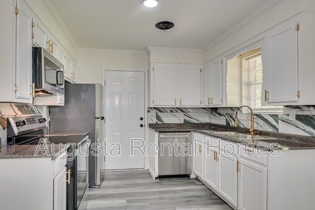 Building Photo - 3623 Columbine Dr
