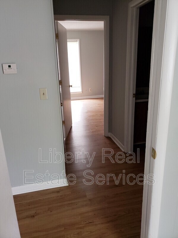 Building Photo - 991 Live Oak Dr