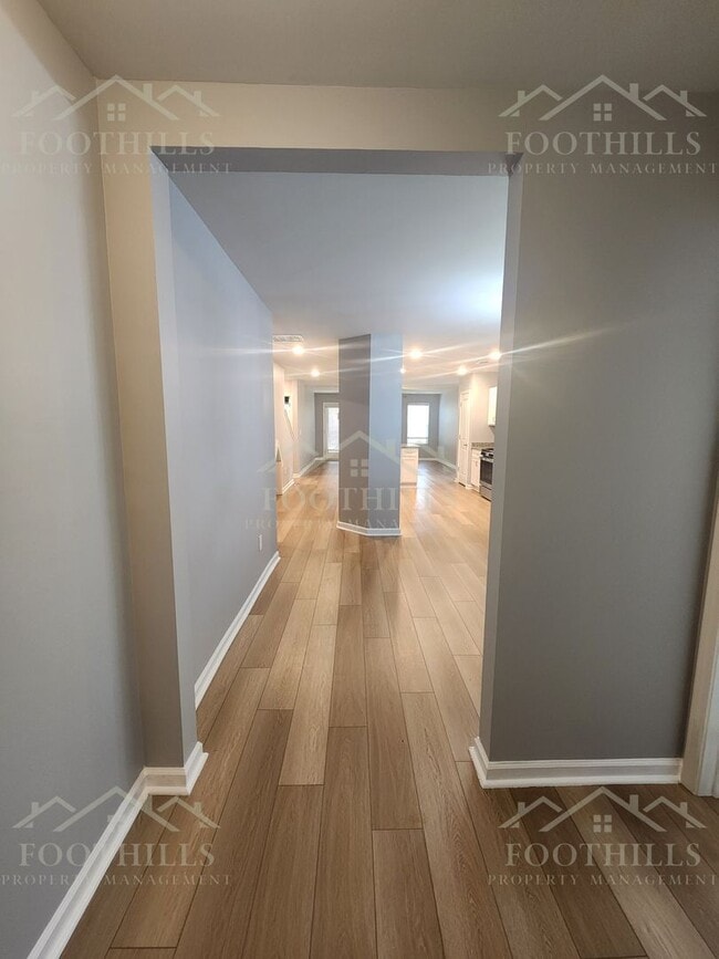 Building Photo - 18 Chalet Ct