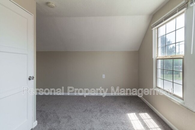 Building Photo - 3108 Thompson Ave