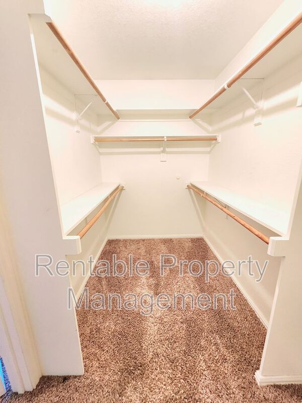 Building Photo - 1102 Turkey Creek Ct