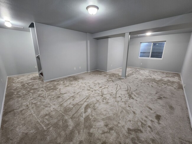 Building Photo - Captivating 6 Bed, 4 Bath Home Near Black ...