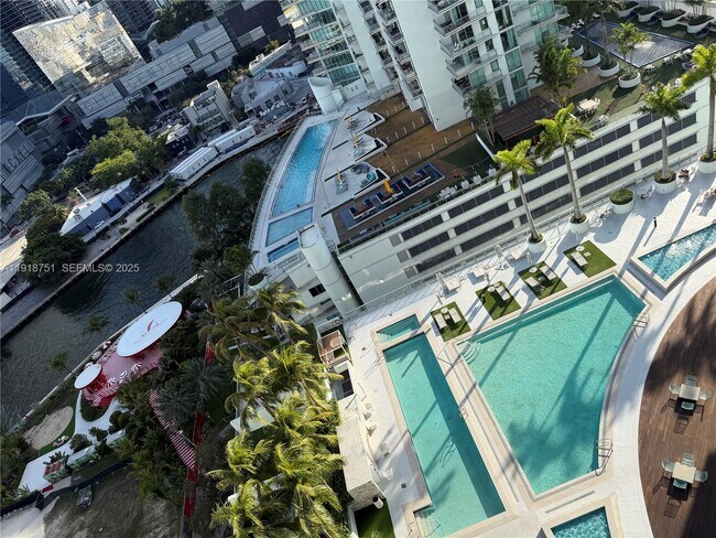 Building Photo - 90 SW 3rd St