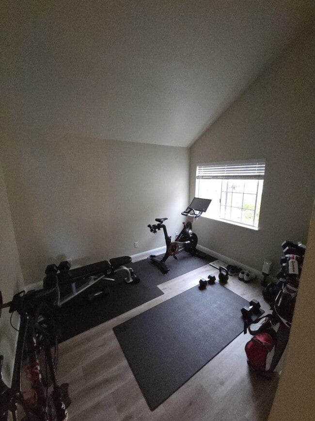 Building Photo - 10 Gregory Pl