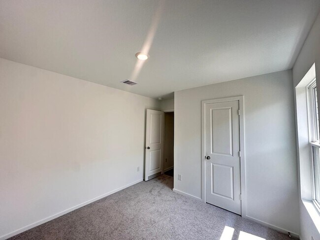 Building Photo - 26906 Rosebay Wds Dr