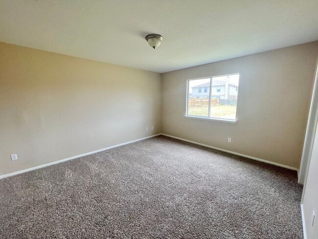 Building Photo - Beautiful 3-bedroom 2.5 bath home in Kille...