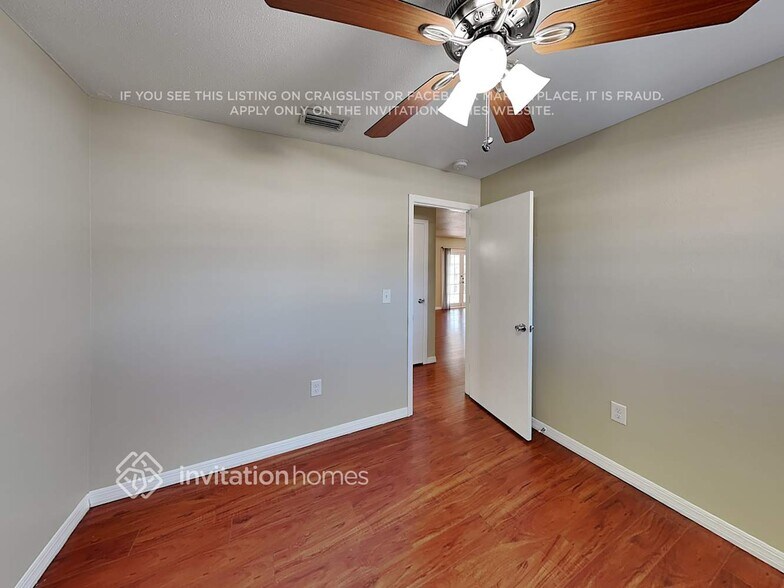 Building Photo - 808 65th Ave W