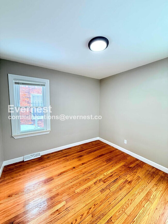 Building Photo - 15472 Lauder St